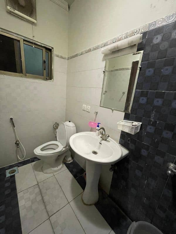 per day Rooms & apartment available in E 11 Islamabad 13