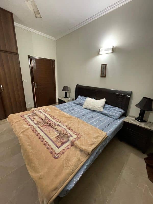 per day Rooms & apartment available in E 11 Islamabad 15