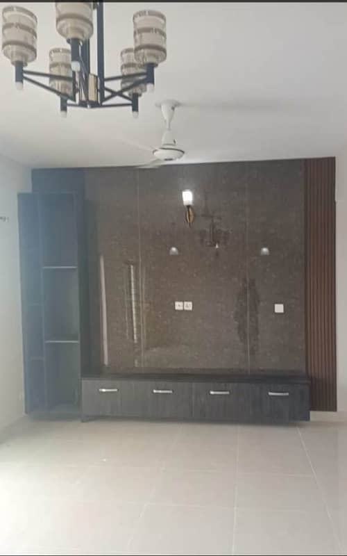 10 Marla 3 Bedrooms Flat fully Tiled For Rent 5