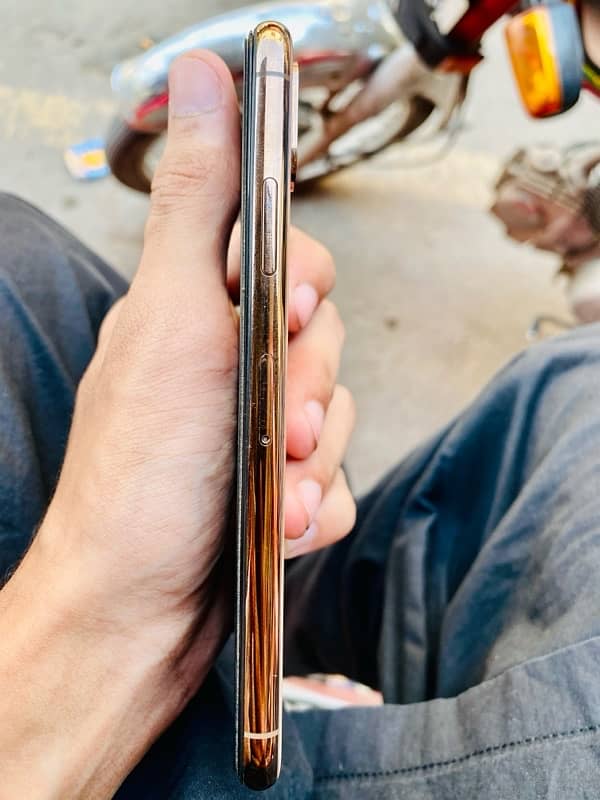 iphone XS 3