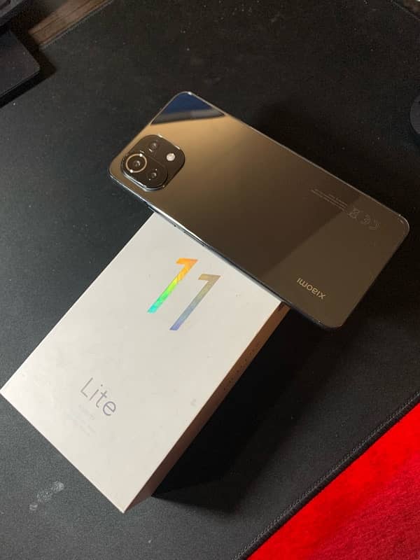 Xiaomi Mi 11 Lite 8/128GB with Box All Accessories 1