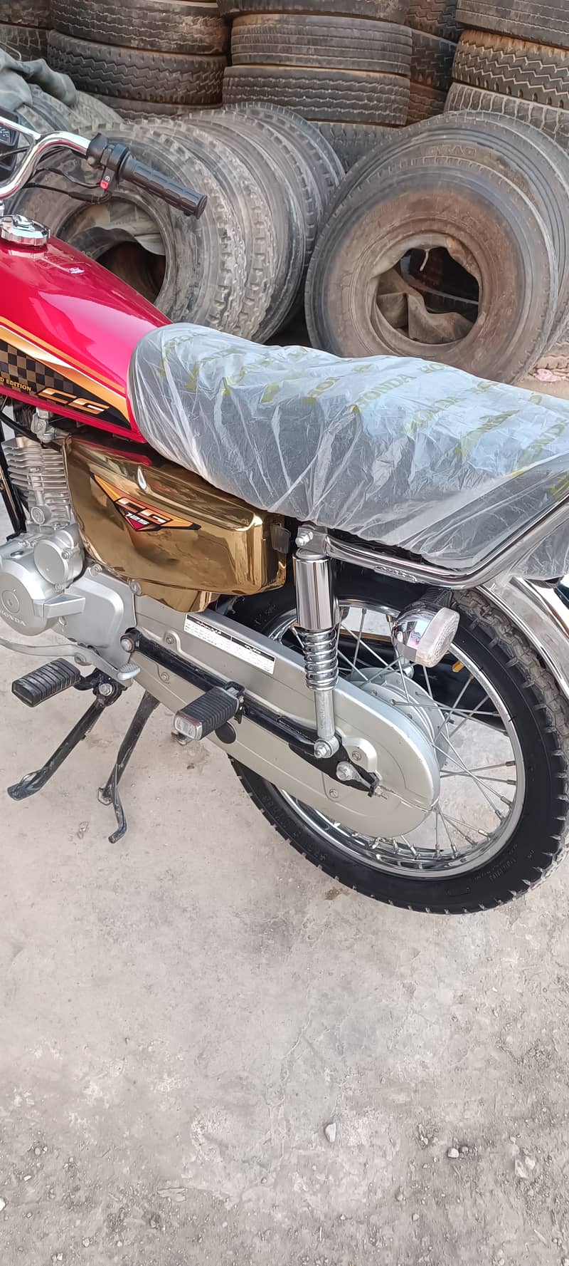 honda125spacial addition7 month 31 date Ki garii hy condition 10 by 10 1