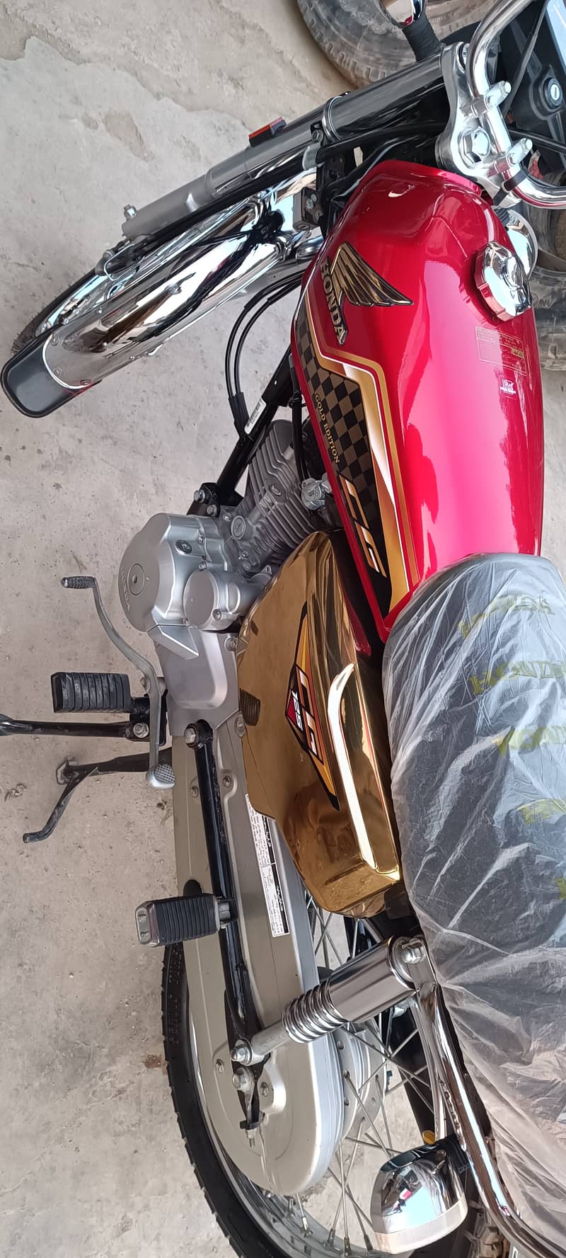 honda125spacial addition7 month 31 date Ki garii hy condition 10 by 10 2