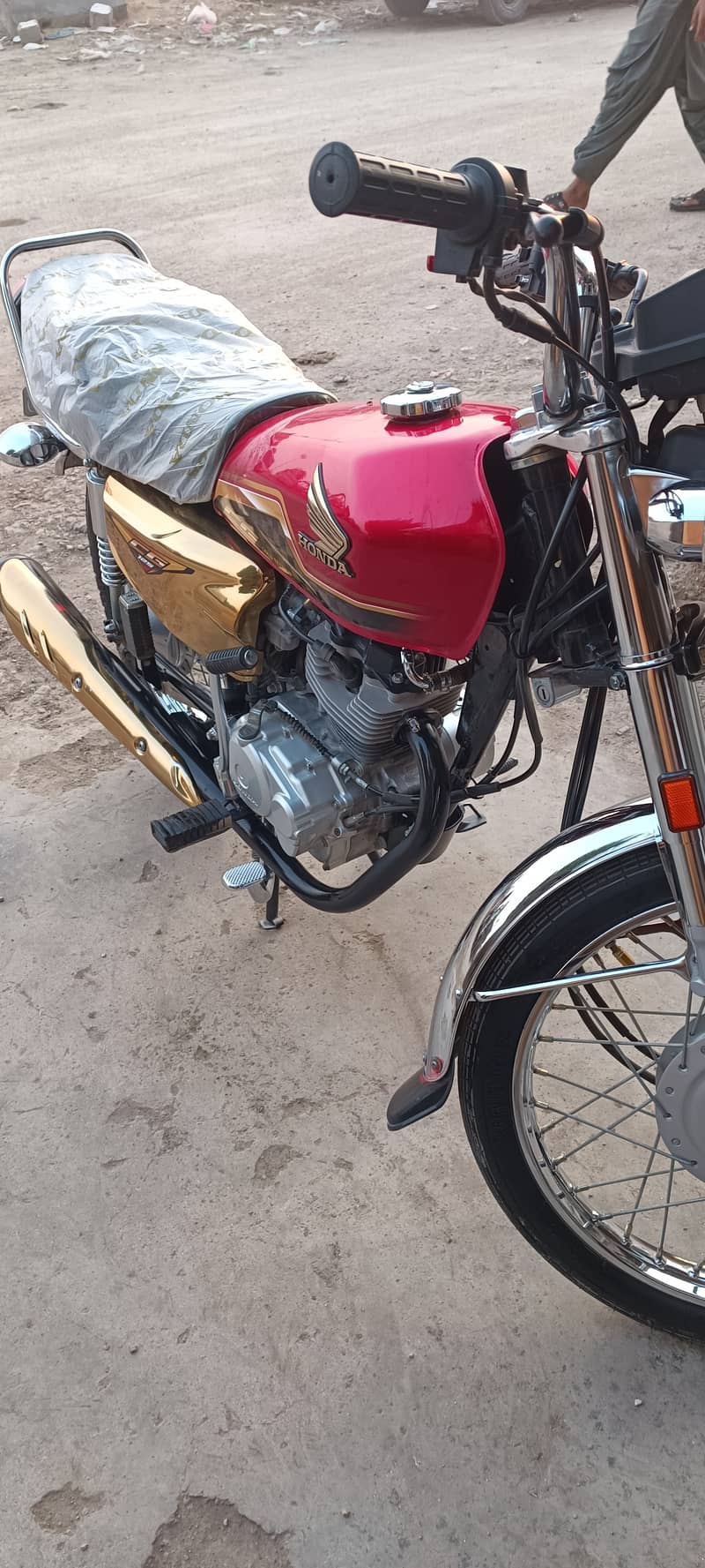 honda125spacial addition7 month 31 date Ki garii hy condition 10 by 10 7