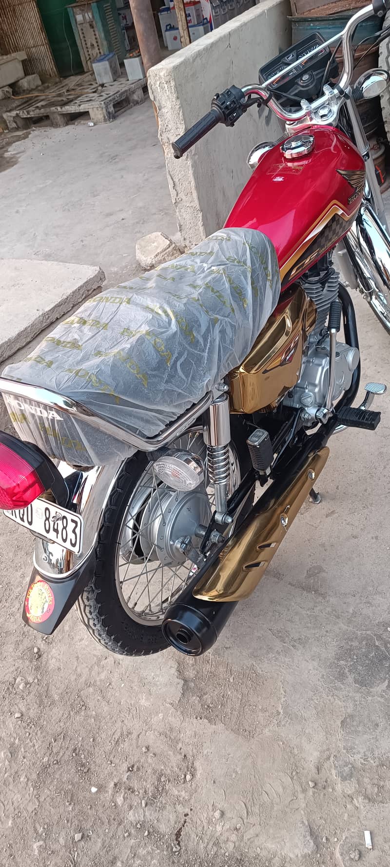 honda125spacial addition7 month 31 date Ki garii hy condition 10 by 10 12