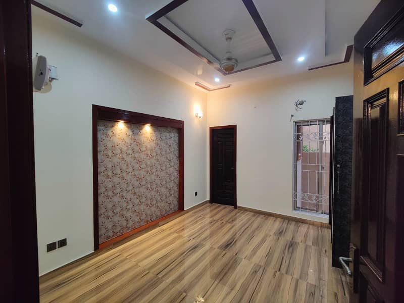 8 Marla House is Available For Rent In Overseas B Block Bahria Town Lahore 1