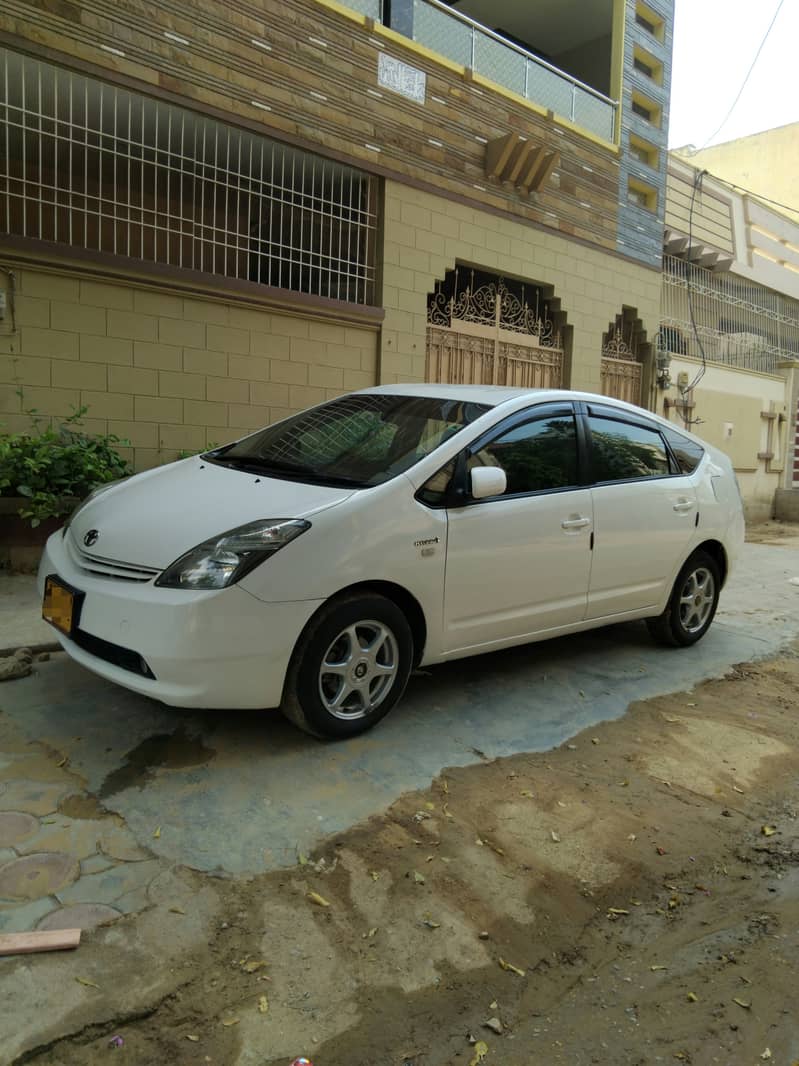 Toyota Prius 2011 1