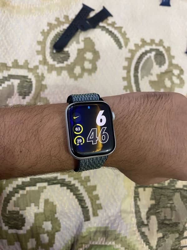 apple watch se 2 4