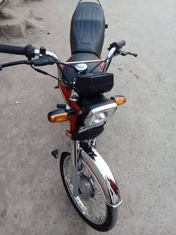 bilkul new bike 1 hend use 1