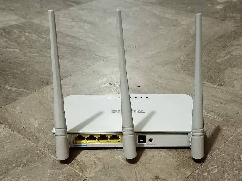 Tenda F3 Network Router 1