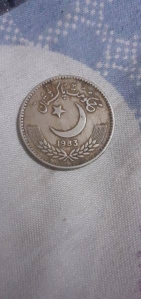 old coin 1983 coin rupee contact me on 03352718470 1