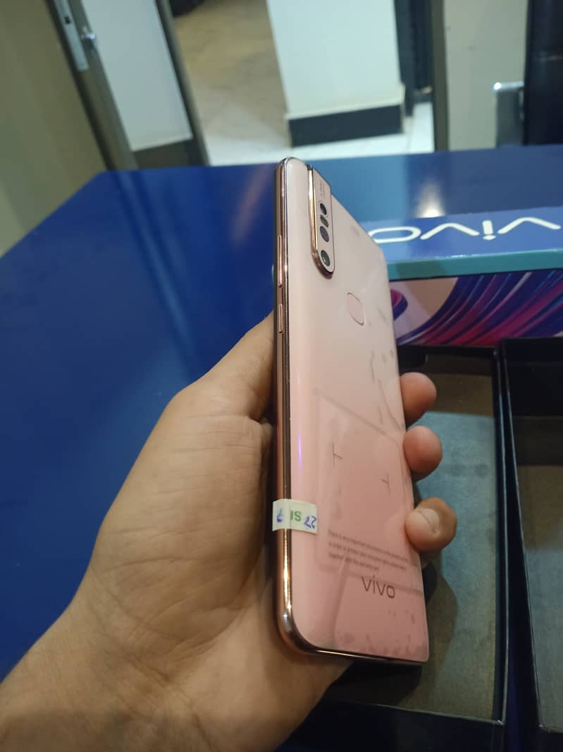 Vivo v15 8/256 1