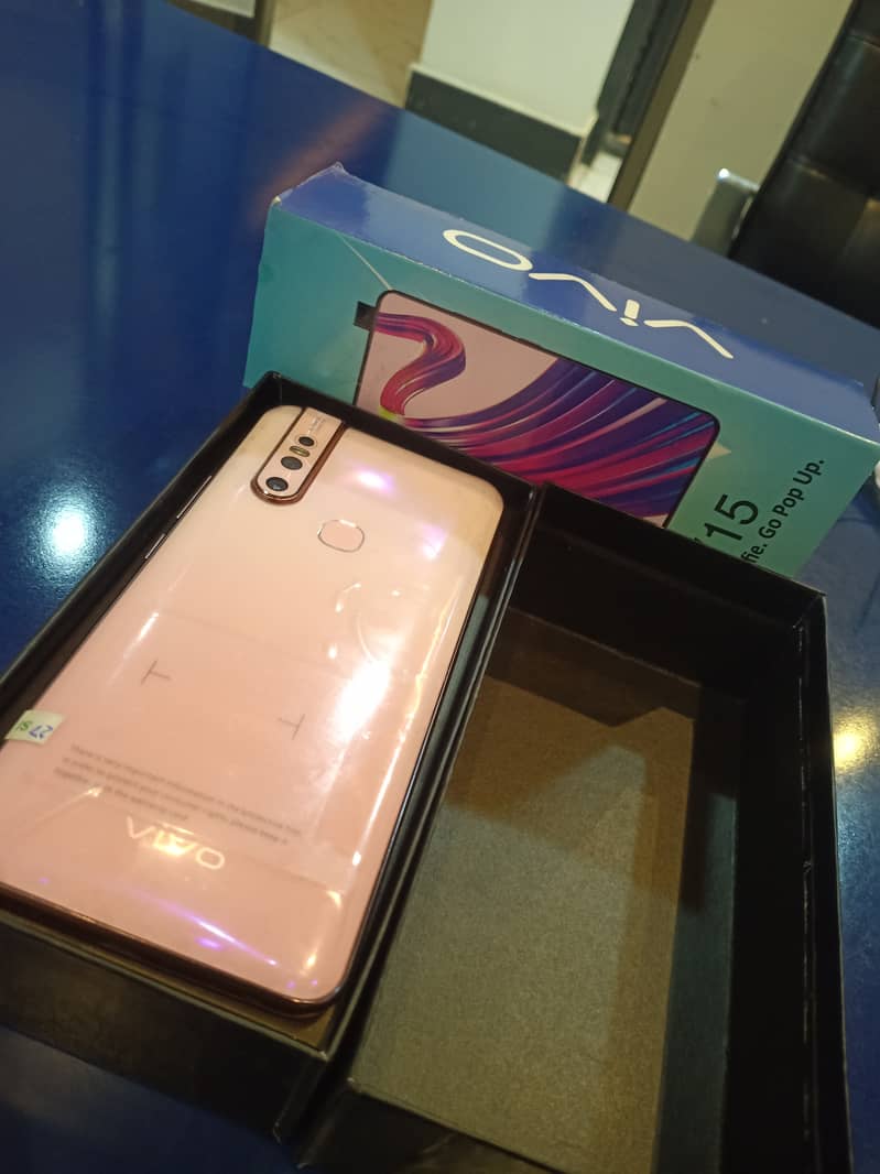 Vivo v15 8/256 3