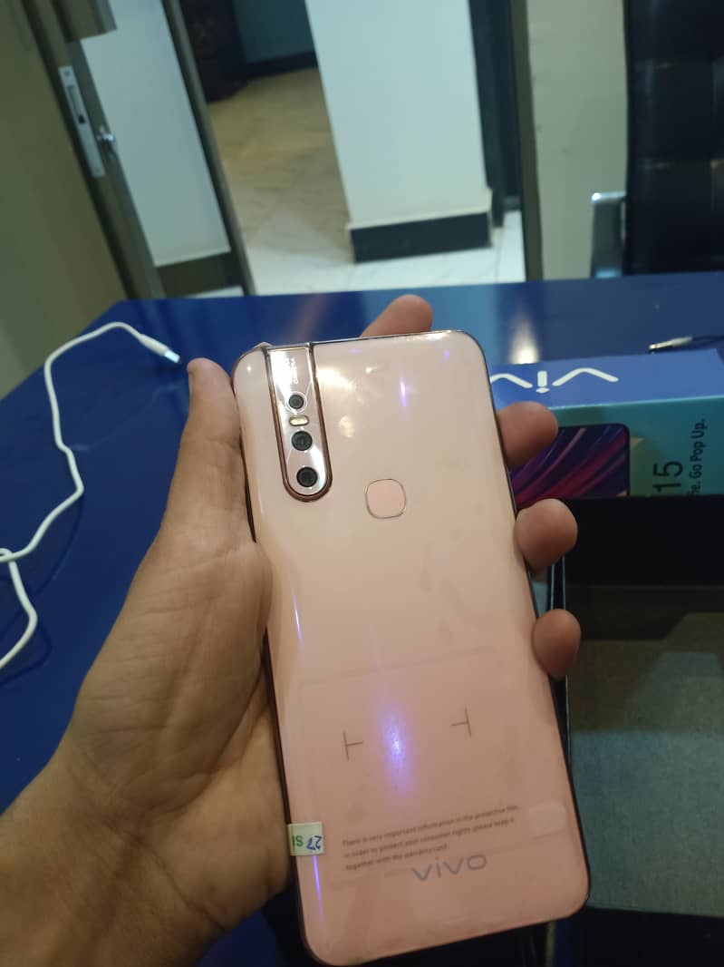 Vivo v15 8/256 4