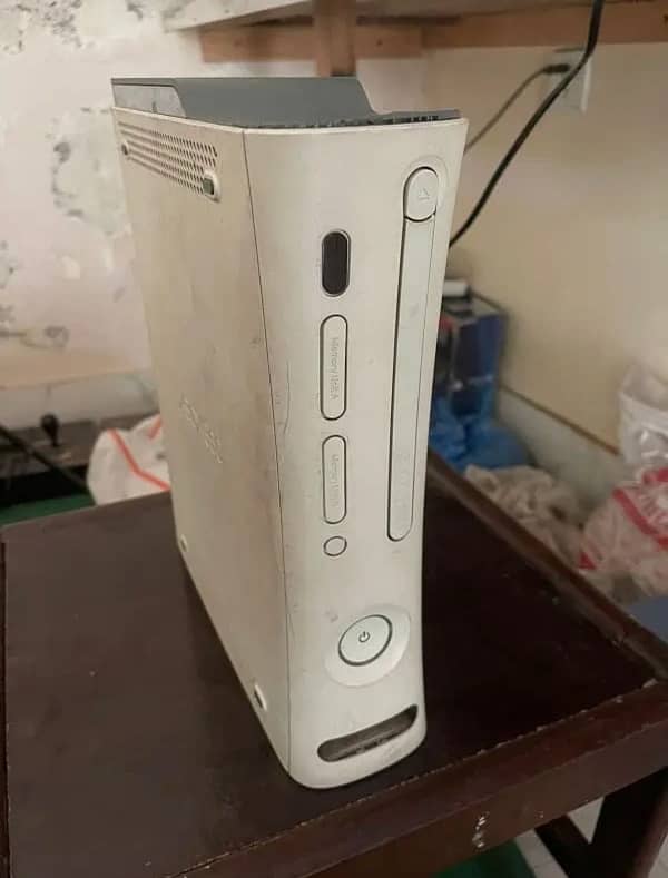 XBOX 360 With games (Urgent Sale) 2