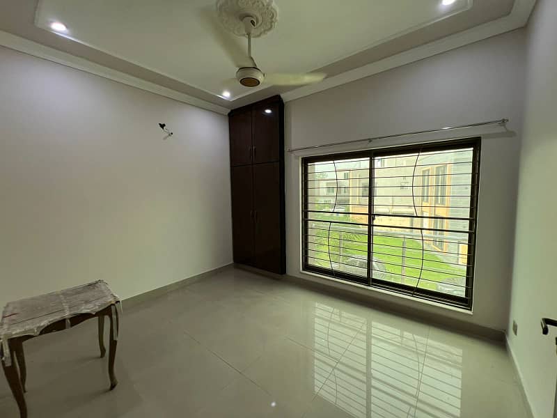 5 Marla Slightly Used & Well Maintained House for Sale in Bahria Town CC Block 10