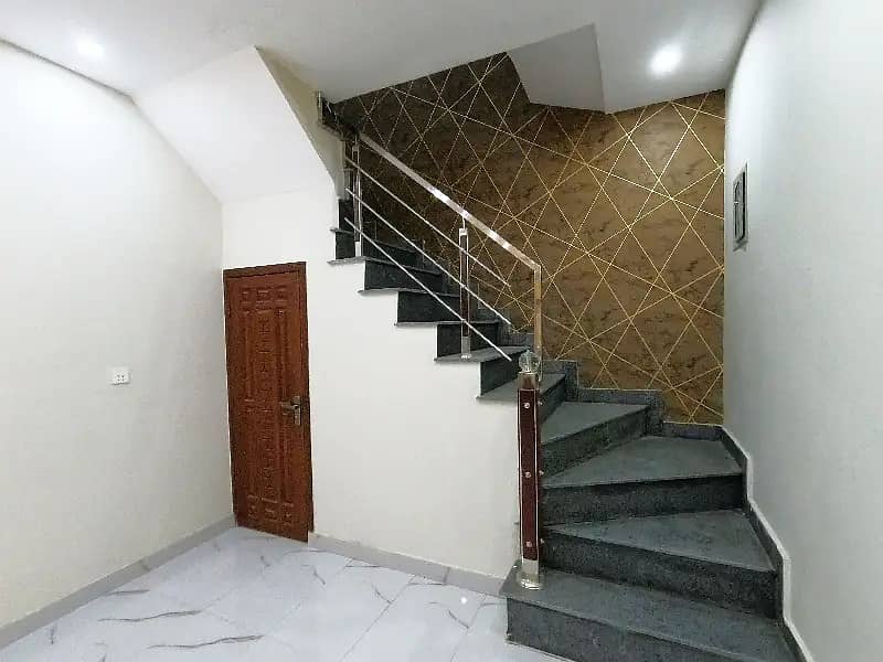 5 Marla Slightly Used & Well Maintained House for Sale in Bahria Town CC Block 33