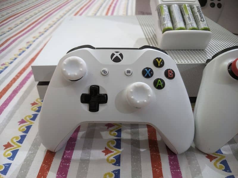 Xbox one s 3