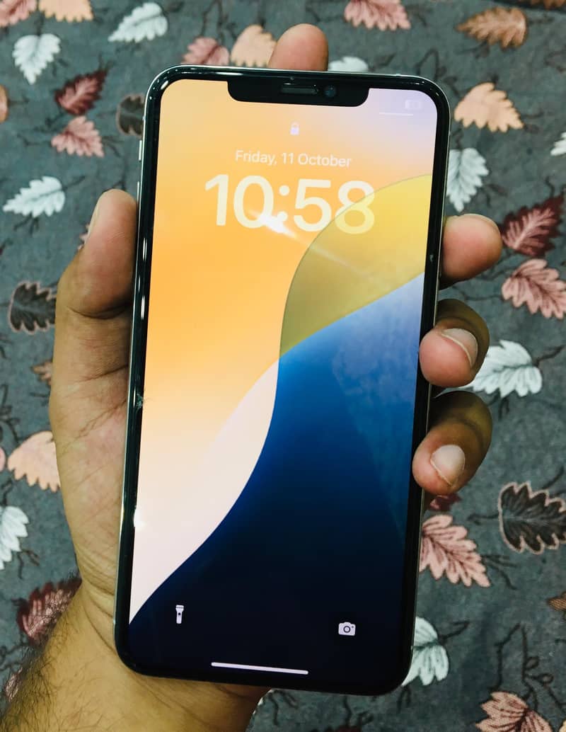 I phone xs max . 64gb open box 2