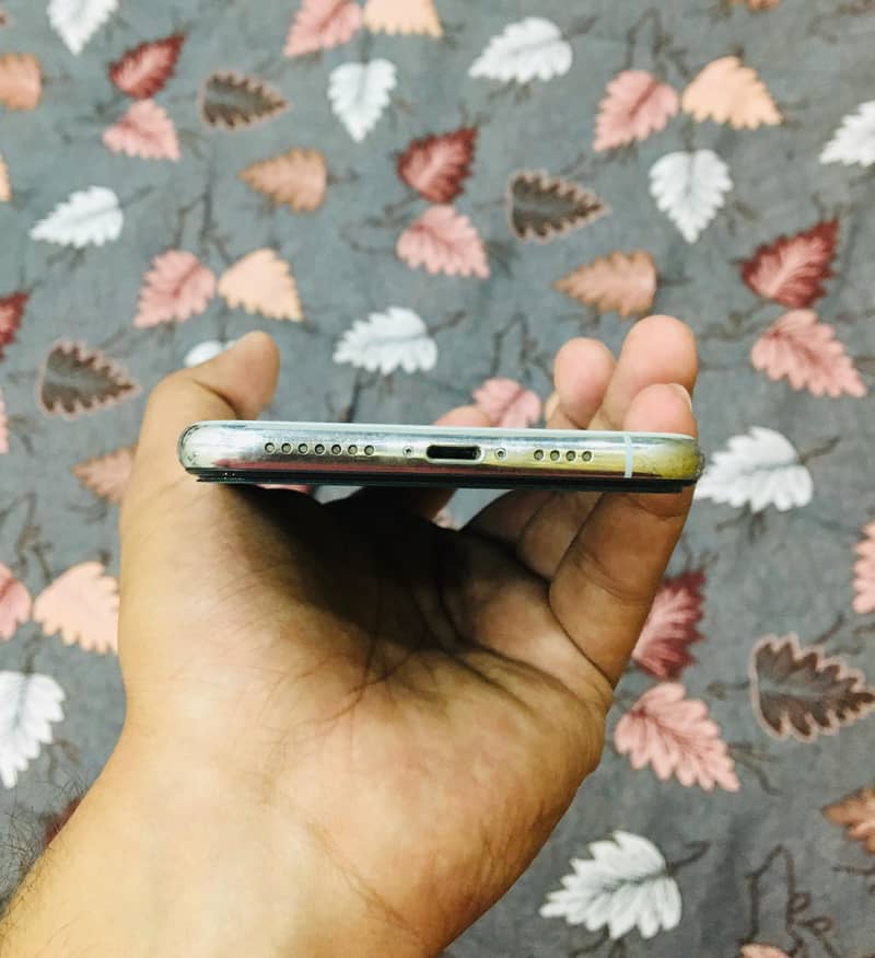 I phone xs max . 64gb open box 4