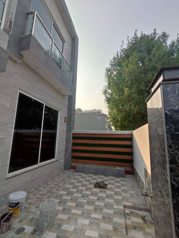 10 Marla living house for rent bahria orchard southern block 20