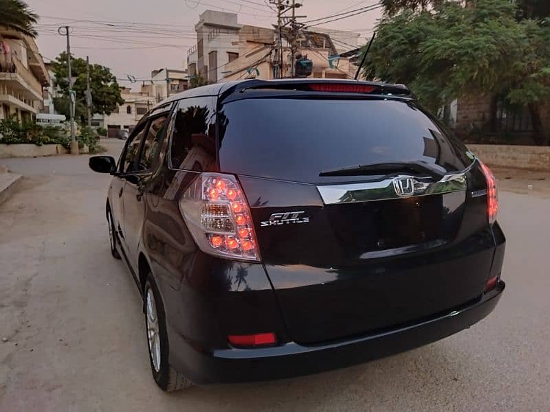 Honda fit shuttle 2012 reg 2021 Pearl black highly maintain 1