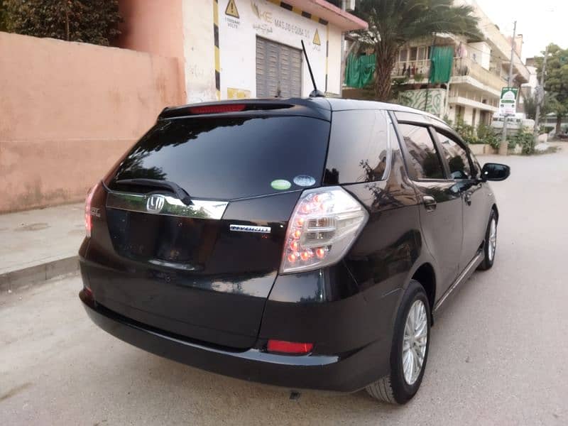 Honda fit shuttle 2012 reg 2021 Pearl black highly maintain 2