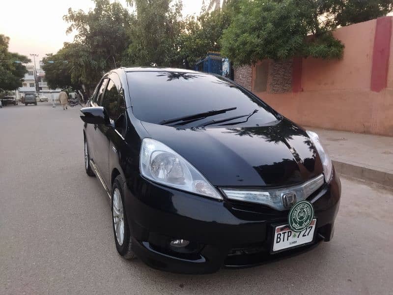 Honda fit shuttle 2012 reg 2021 Pearl black highly maintain 3