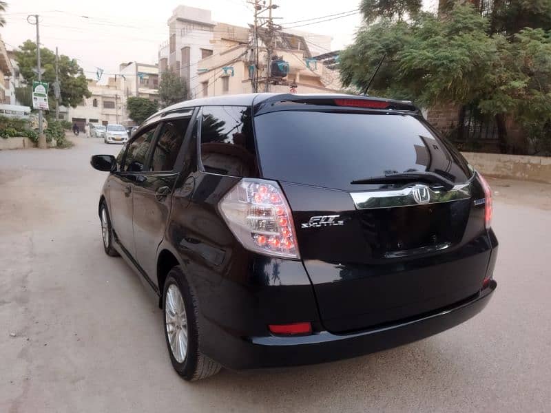 Honda fit shuttle 2012 reg 2021 Pearl black highly maintain 5