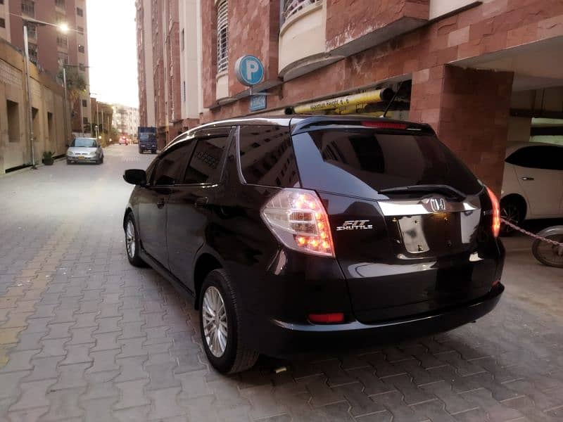 Honda fit shuttle 2012 reg 2021 Pearl black highly maintain 16