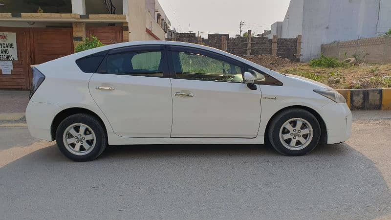 Toyota Prius 2013 3