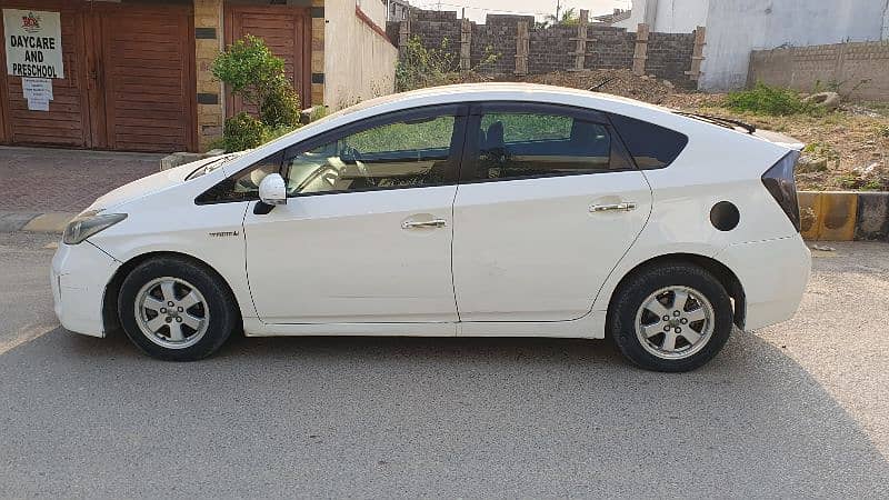 Toyota Prius 2013 4