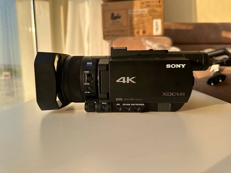 PXW-Z90V 4K HDR XDCAM with Fast Hybrid AF 4