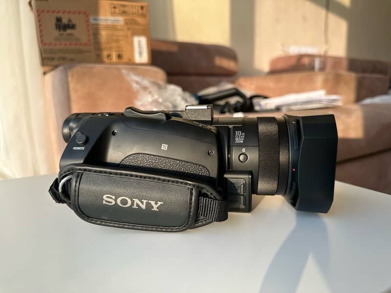 PXW-Z90V 4K HDR XDCAM with Fast Hybrid AF 5