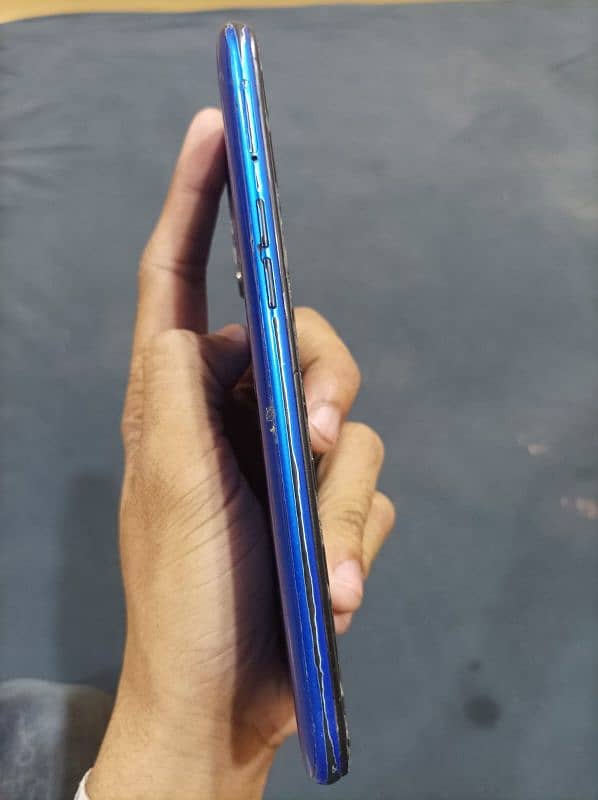 Realme 5 With Box 4 / 64Koi masla nahi hai all ok 5