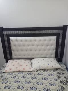 king size. . . an exilent condition double bed. . without mattress