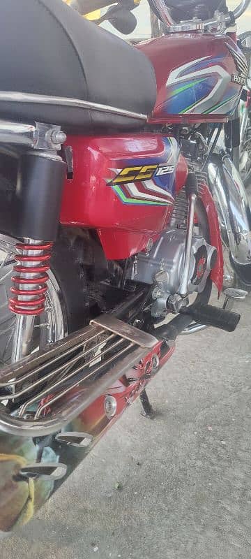 honda 125 . . . . 8