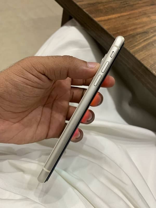 iphone 11 Non 128gb lush condition new contact onwhattsapp 03101462828 1