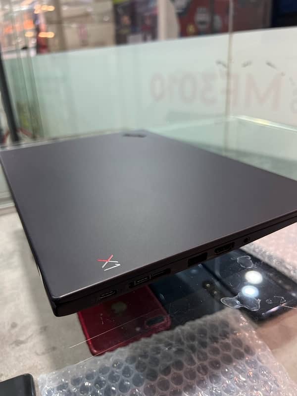 thinkpad x1 carbon core i7 8th gen 2