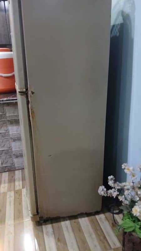 Full Size Refrigerator 18 cu ft for Sale in good condition 1