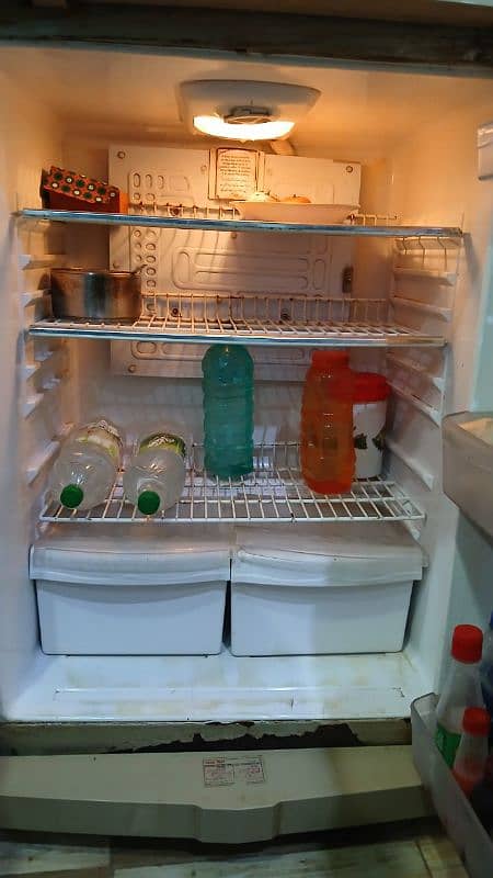 Full Size Refrigerator 18 cu ft for Sale in good condition 5