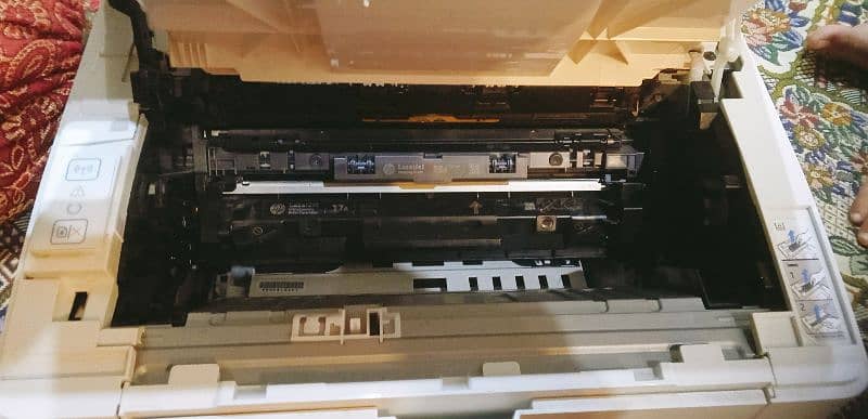 HP LaserJet Pro M102w White 2