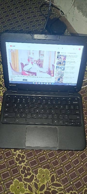 Lenovo chromebook 4GB SSD RAM 16 SSD ROM 1