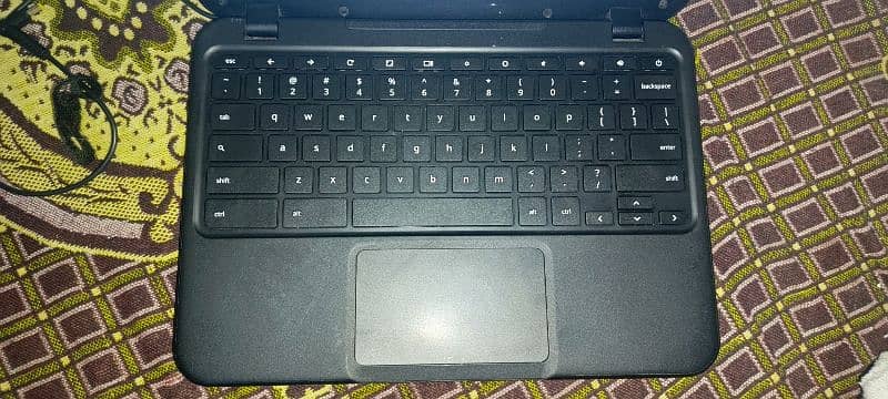 Lenovo chromebook 4GB SSD RAM 16 SSD ROM 3