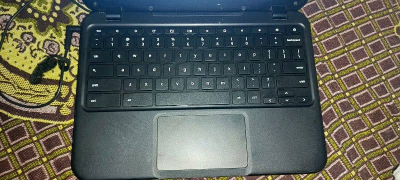 Lenovo chromebook 4GB SSD RAM 16 SSD ROM 4