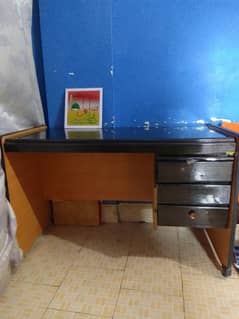 new condition Ma study table 3 Daraz. 1 lock wali Daraz