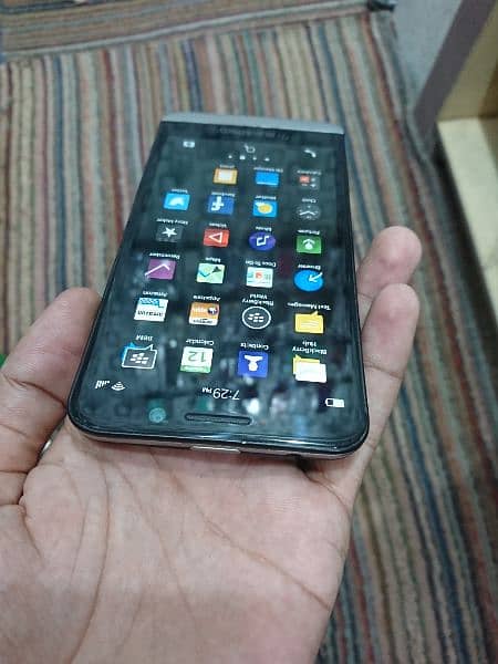 Blackberry Z30 (Amoled Display 4G) 7