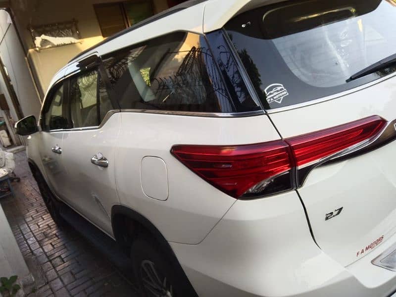 Toyota Fortuner V 2020 8