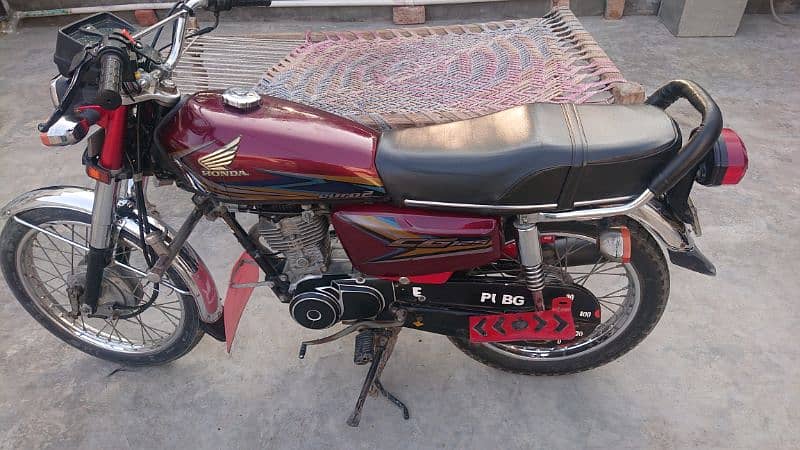 hi i want to sell my honda 125 bike 4