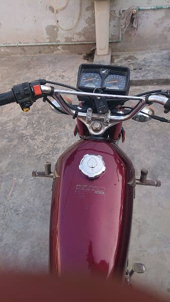 hi i want to sell my honda 125 bike 6